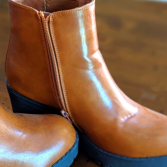 Leather ankle boots - Picture 1 of 2